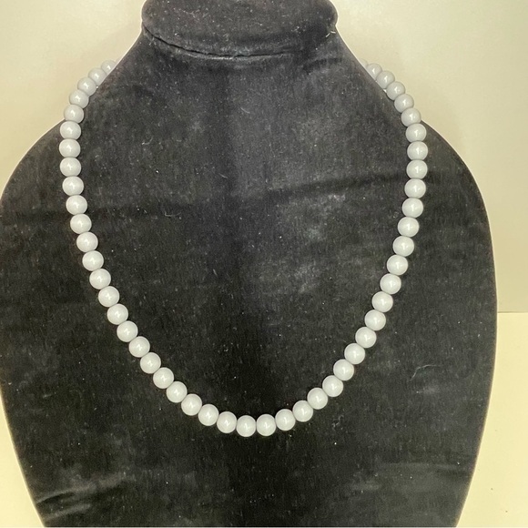 Jewelry - Vintage 1980s Gray Beaded Necklace